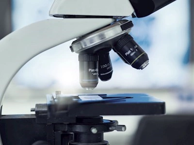 Om forskningscenteret
Vi arbejder for at styrke og fremme forskningen i seksuelt overf&oslash;rte infektioner med henblik p&aring; at &oslash;ge forst&aring;elsen af sygdommenes epidemiologi, patogenese og kliniske betydning. Vi kombinerer kliniske, mikrobiologiske og epidemiologiske tilgange. 
M&aring;let er at generere evidens, der kan underst&oslash;tte nationale og internationale strategier for forebyggelse, diagnostik og behandling af seksuelt overf&oslash;rte infektioner.
L&aelig;s mere om vores form&aring;l.&nbsp;